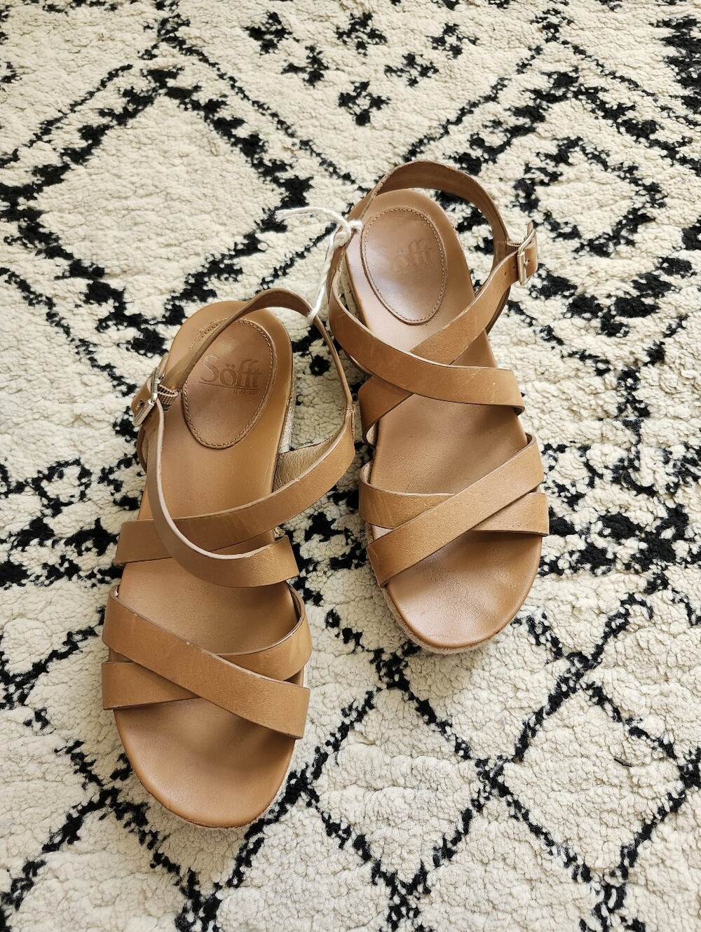 Sofft Women's Tan Strappy Leather Sandals